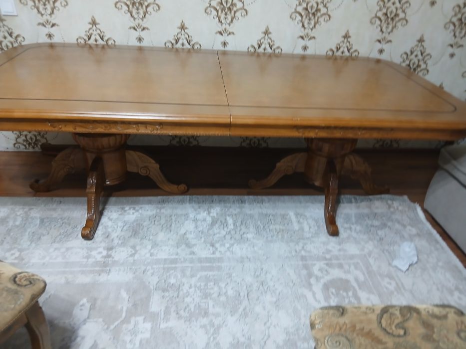 Продам стол для гостиной в отличном состоянии