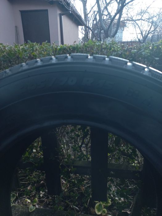 Гуми 2бр 205 70 15