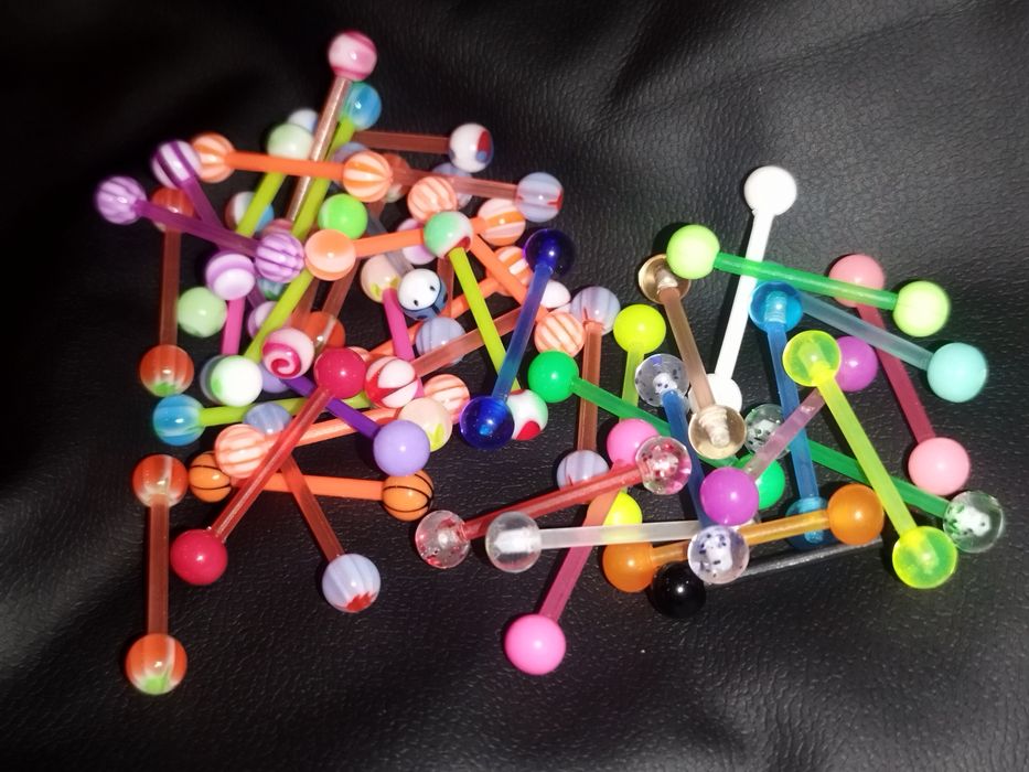 48 броя  обеци за език , акрил