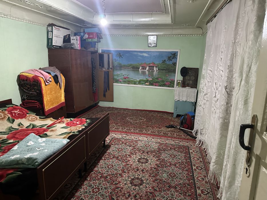 Xovli uy sotiladi srochniy