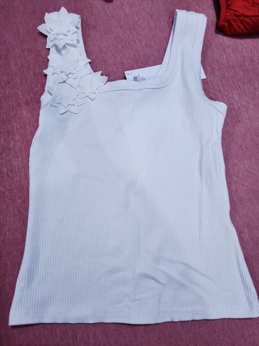 Vând top femei nou cu etichetă