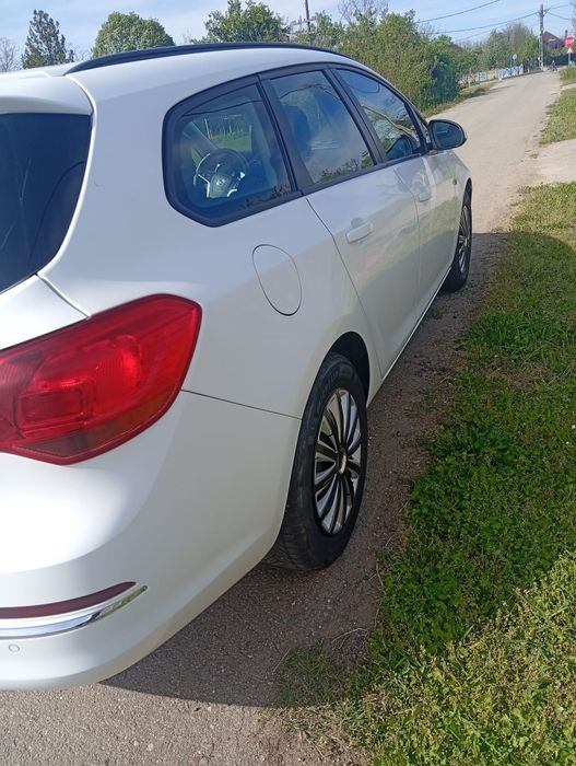 Vând Opel Astra J