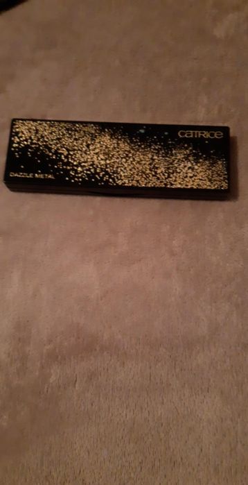 Сенки за очи нови