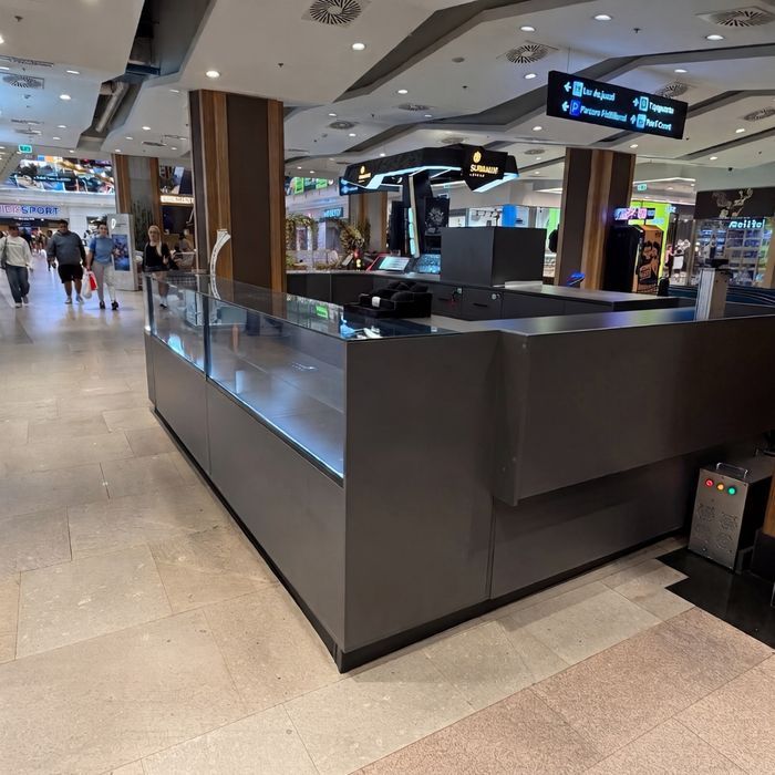Mobilier insula spatiu comercial