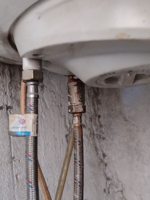 Продам водонагреватель Аристон