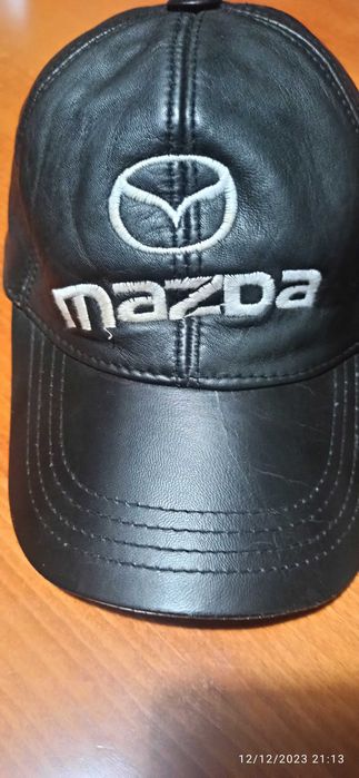 Оригинални спортно-елегантни  шапки от естествена кожа с лого!