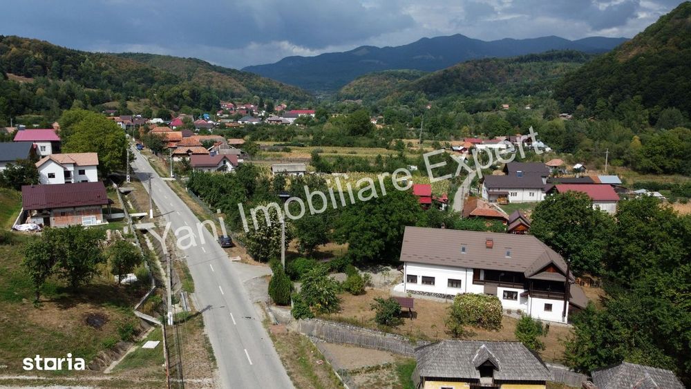 Casă de vânzare în comuna Sălătrucu, județ Argeș.