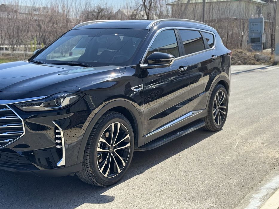 Jetour X70 plus срочна сотилади!