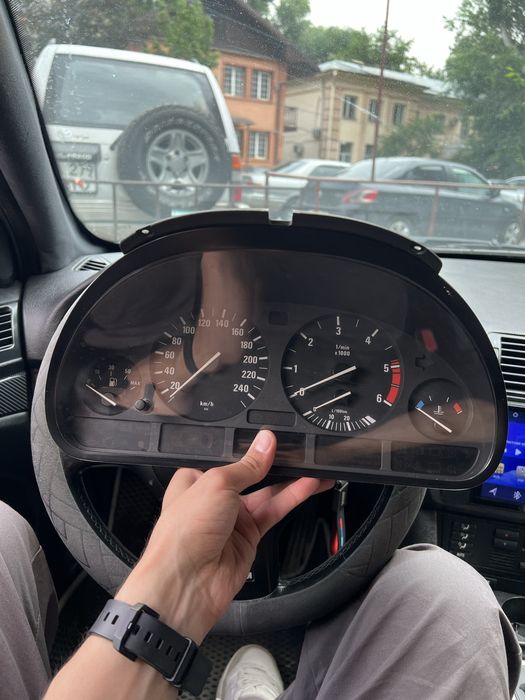 Щиток приборов Е39 дорест