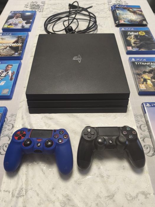 PS4 PRO - 1 TB - cu Jocuri la Pachet