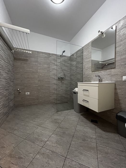 Inchiriez apartament 3 camere bloc nou lenin sud