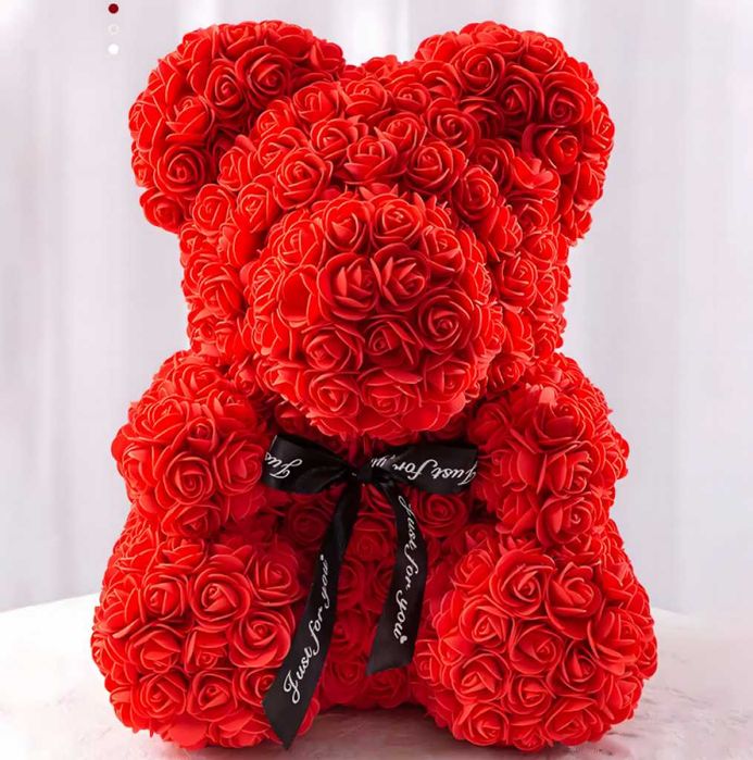 Плюшено мече с LED рози - подарък за мама, момиче, баба