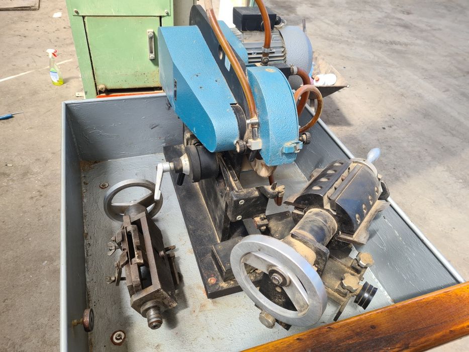 точиларка за глави  за четиристранки и фрези,