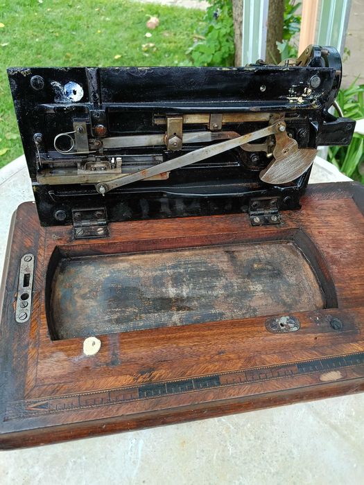 Стара немска шевна машна