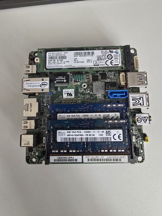 Kit Nuc5i3MYBE 8 gb ram 256 Ssd i3 5010u