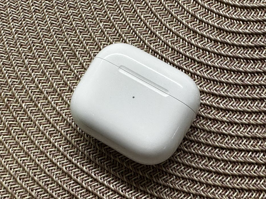 AirPods 3, с кутия