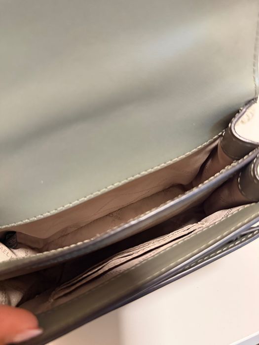 Продажба на дамски чанти от естествена кожа