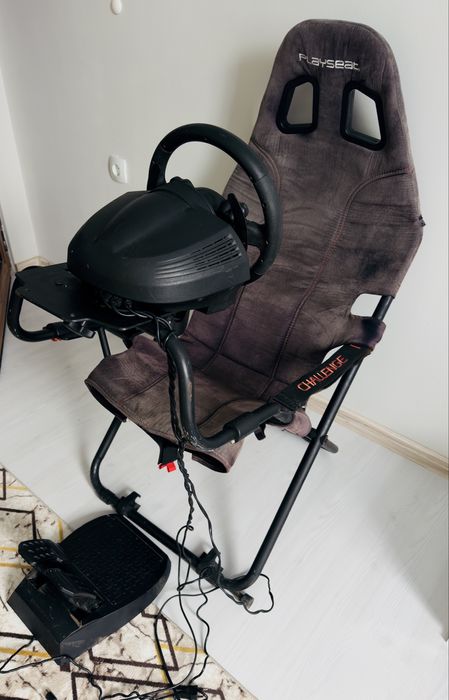 Волан с педали и седалка / Симулатор Trustmaster TMX