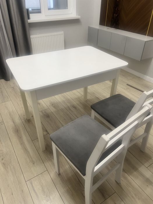 Стол со стульями