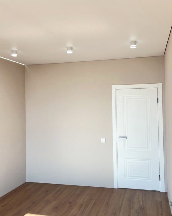 Поклейка обоев. Выравнивание стен.