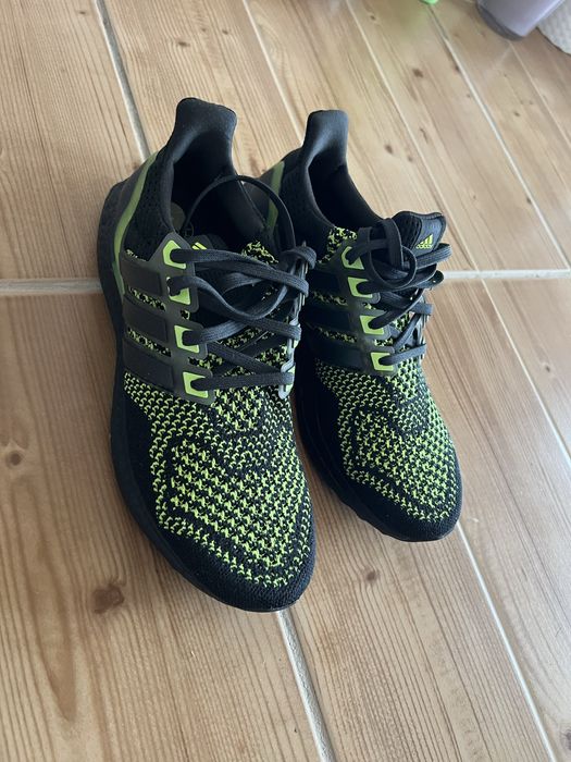 Adidasi adidas negru cu verde