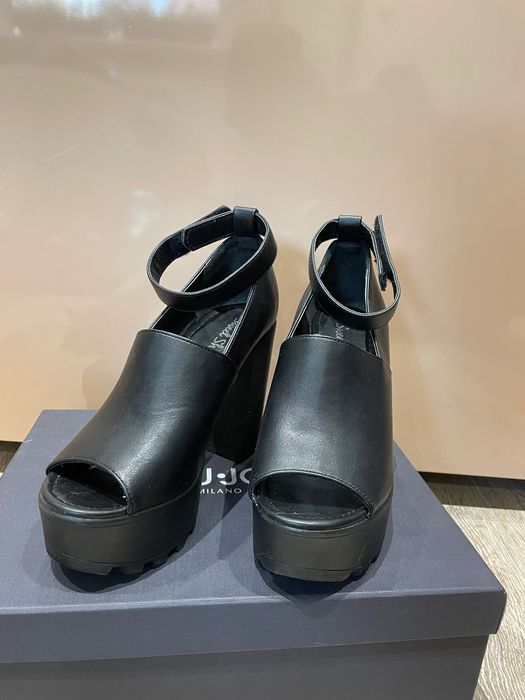 Обувки на висок ток