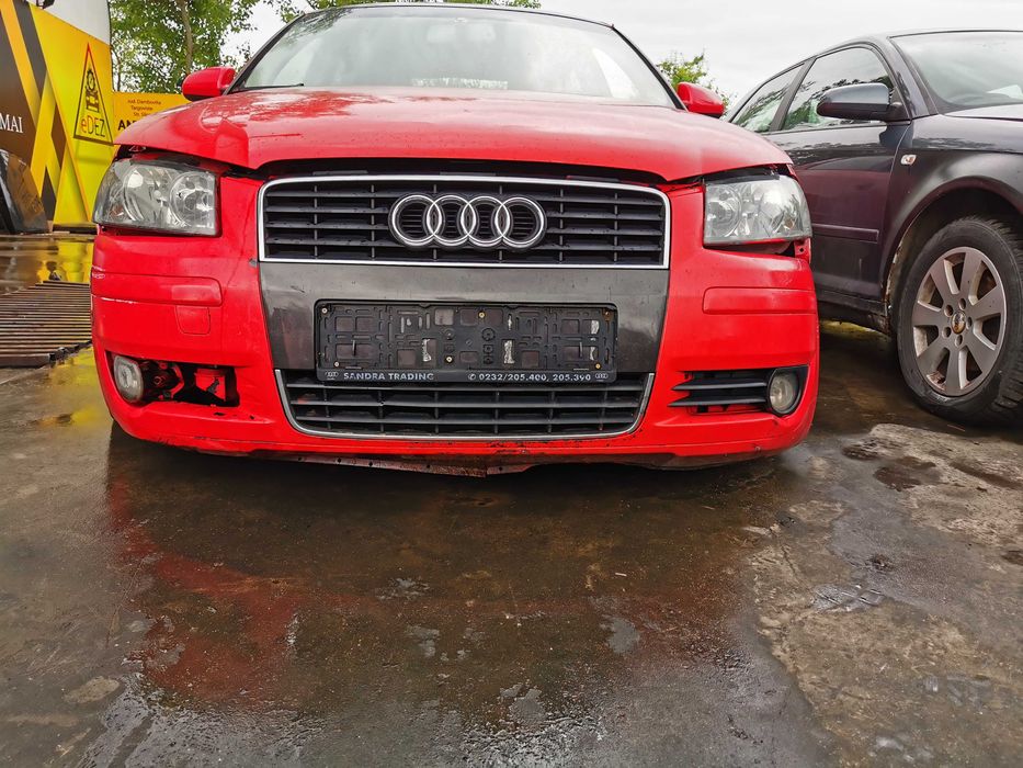 dezmembrez audi a3 8p/faruri audi a3 8p/usi audi a3/hayon audi a3