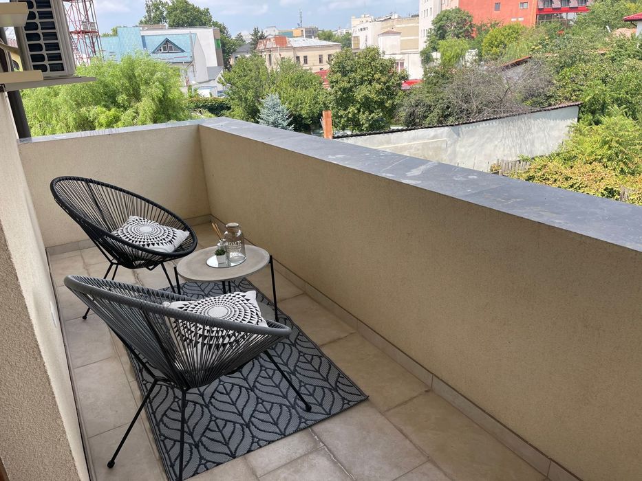 Apartament 3 camere de închiriat – Central Craiova | Parcare privată