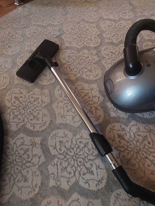 Срочно продам отличный пылесос LG