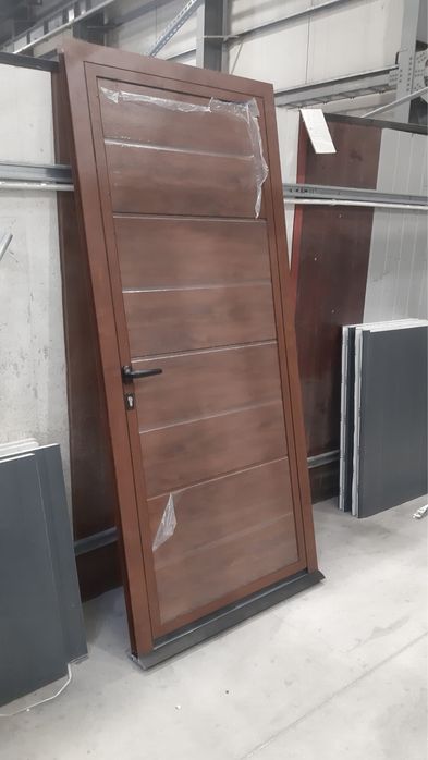 Vand Usa alaturata pentru acces pietonal