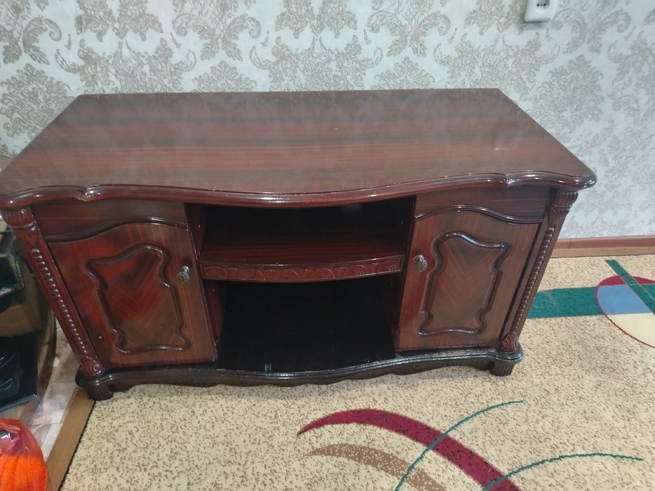 Продам тумбу под телевизор