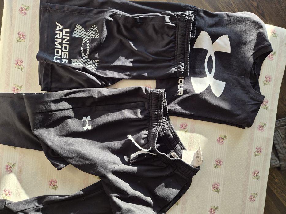 Продавам комплект Under armour момче