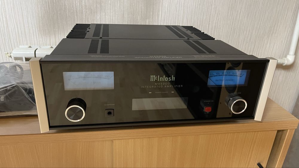 Интегральный усилитель Mcintosh MA5200