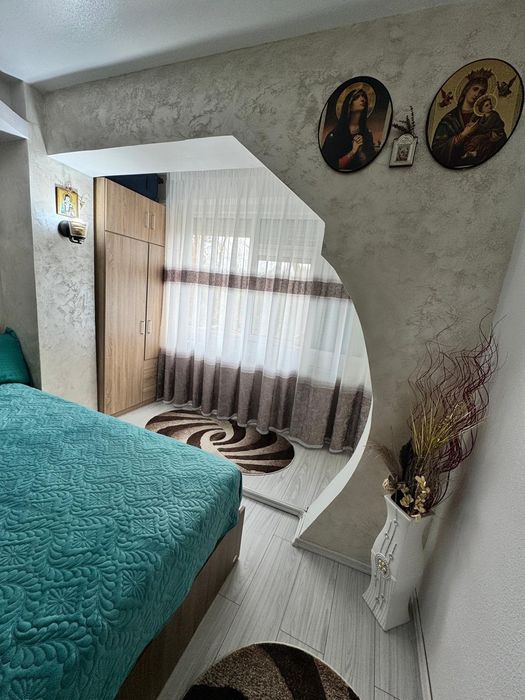 Vând apartament decomandat