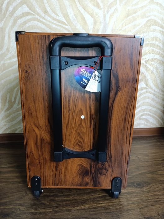 Блютуз колонка                           .