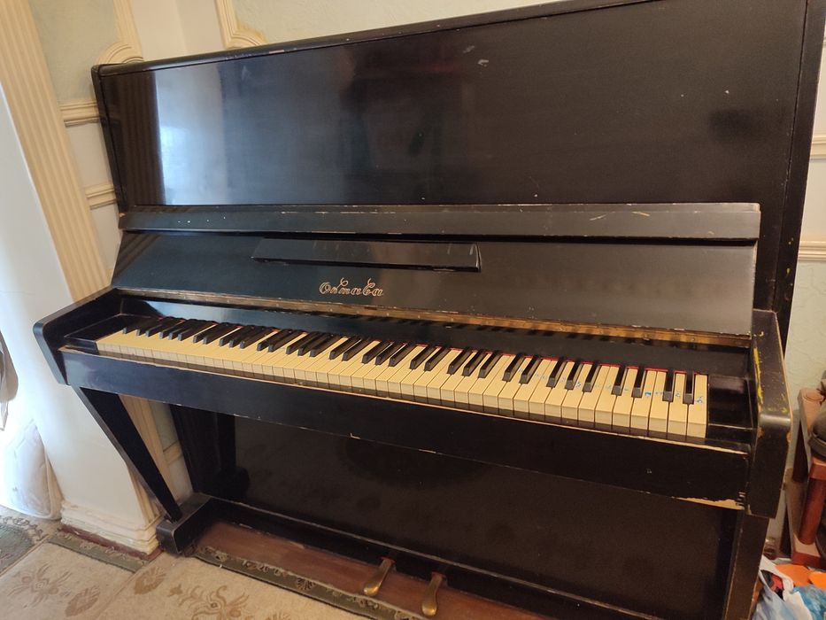 Пианино Октава черного цвета