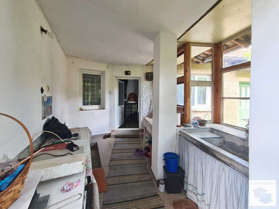 175094 Частично реновирана къща в с.Добромирка, 30 км. от В.Търново