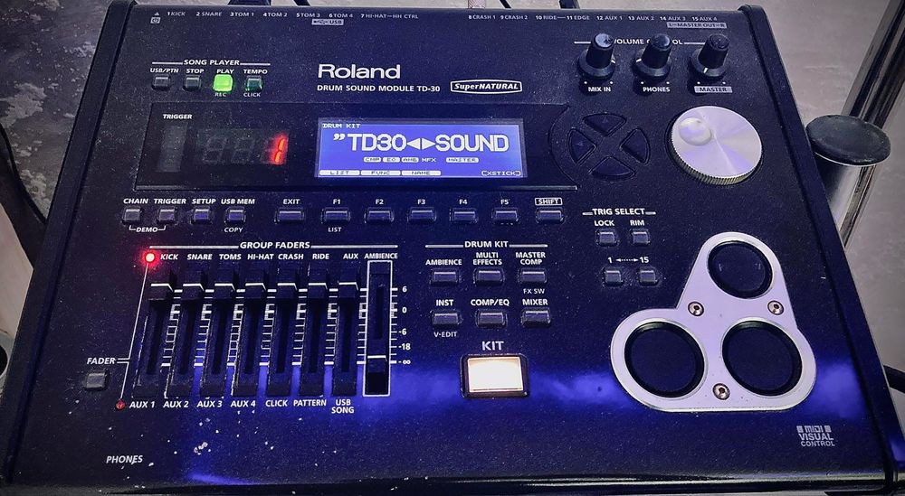 Продавам Roland TD30