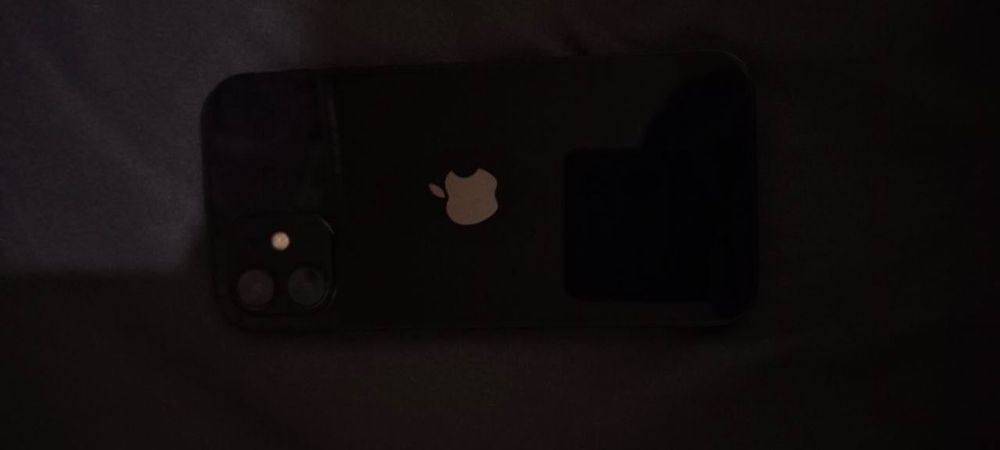 Продам iPhone 12