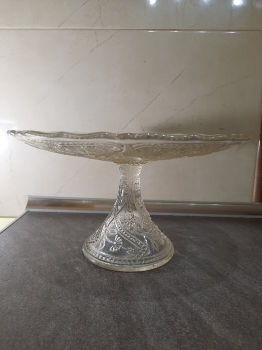 Platouri mari de tort si prajituri mai multe modele