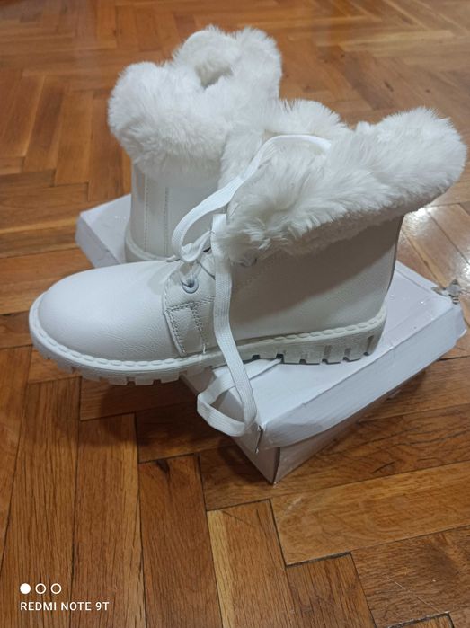 Дамски топли ботушки 22 лв