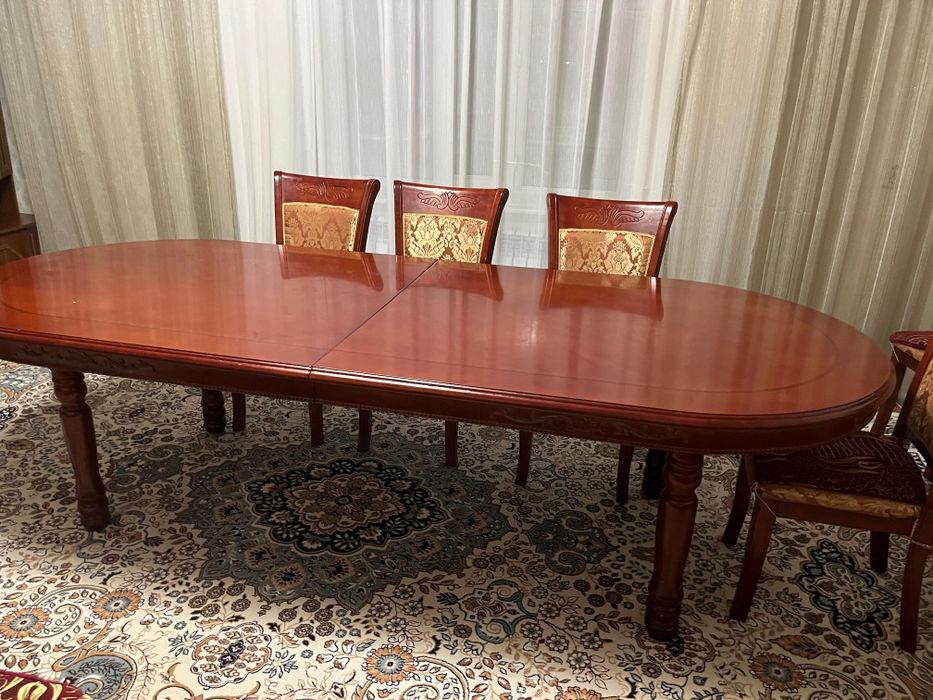 Стол для гостинной