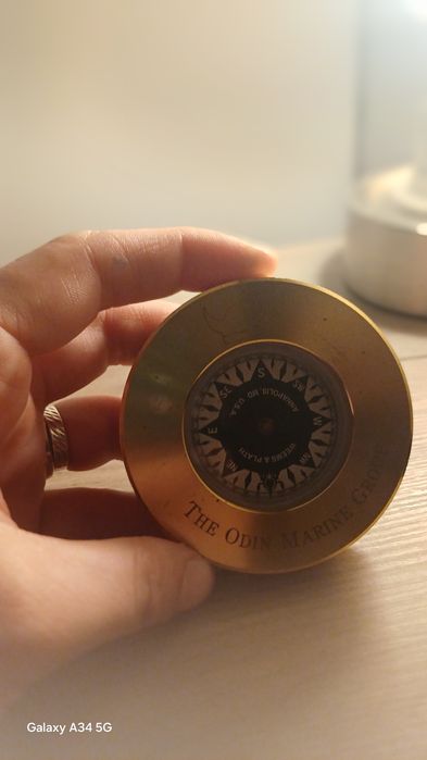 Busolă marină - Thr Odin Marine Group
Busolă marină Weems & Plath – Th