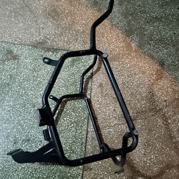 Set sidecase și suporti de fier Givi Keyless e41n coburi genti laterale.