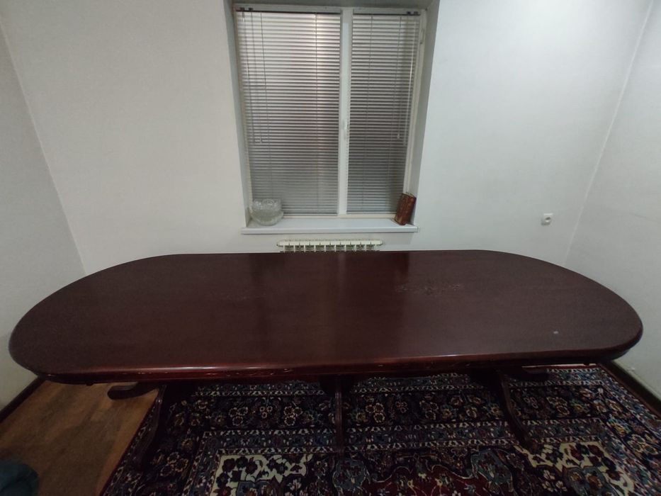 Малайзийский стол для гостиной