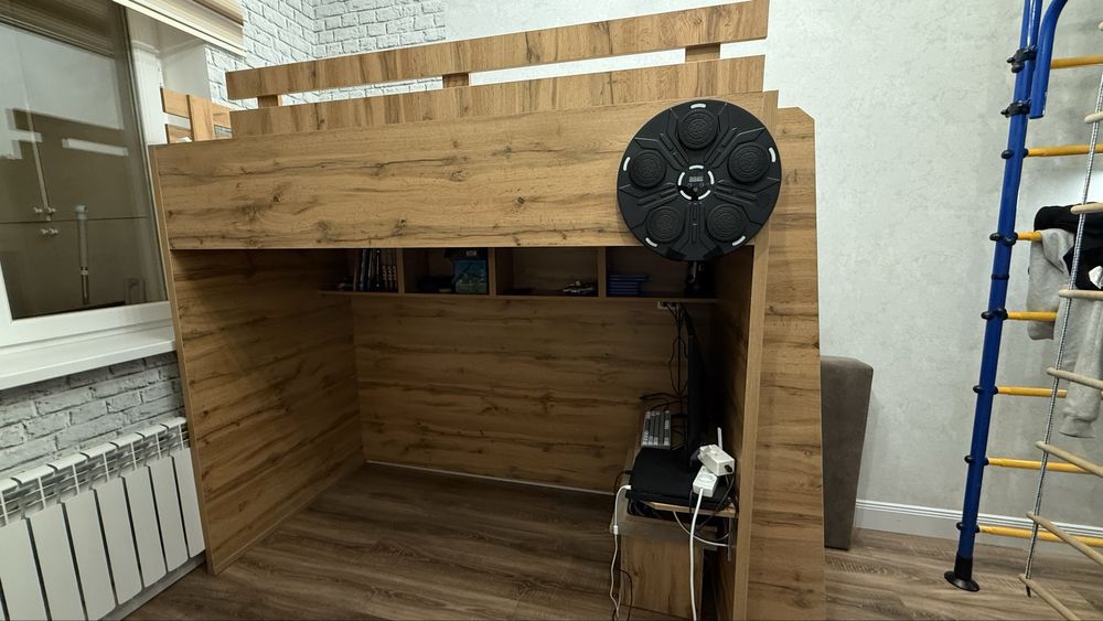 Двухэтажная кровать