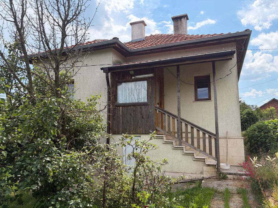 Продава се имот в с. Злокучене, община Самоков, Софийска област