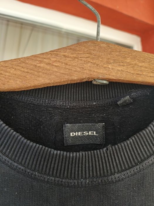 Pulover Diesel. Marimea S spre M
