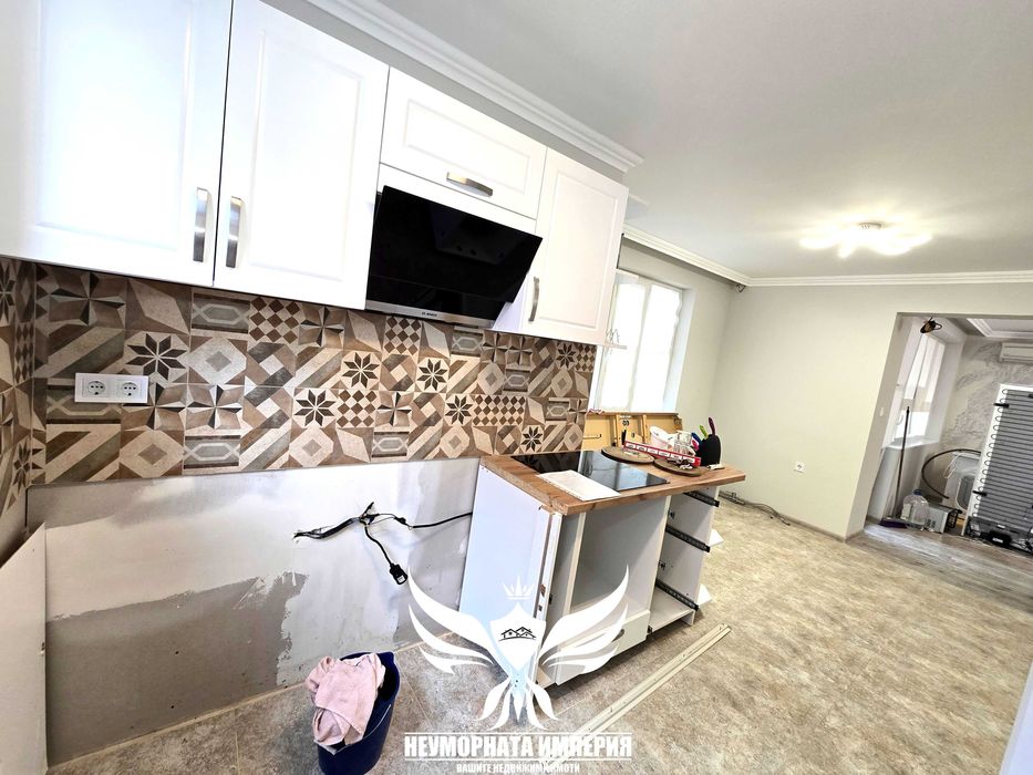 Продавам тристаен апартамент 2ет 120кв в Асеновград, широк център