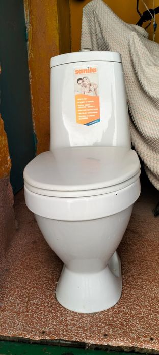 Белый унитаз б/у